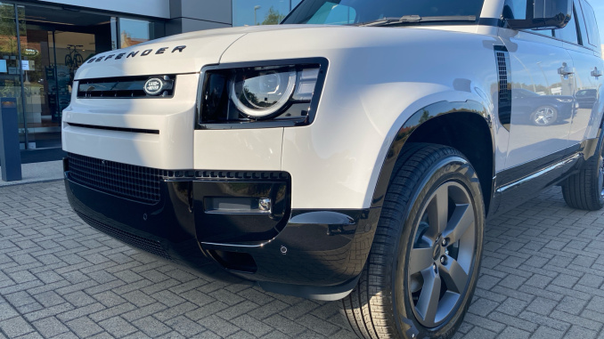 Land Rover Defender 3.0 D250 X-Dynamic SE 110 5dr Auto Diesel Estate - Image 38